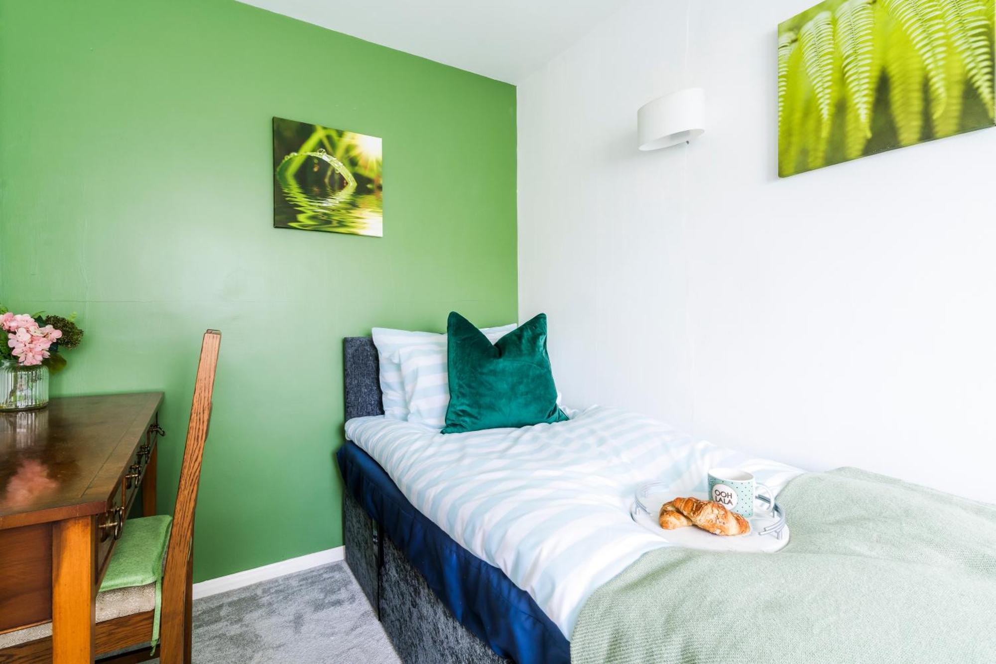 Leicester Oadby 4 Bed Home, 8 Guests, Park 5 Cars Экстерьер фото